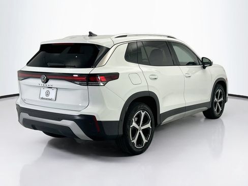 Used 2025 Volkswagen Tiguan SE FWD image 5