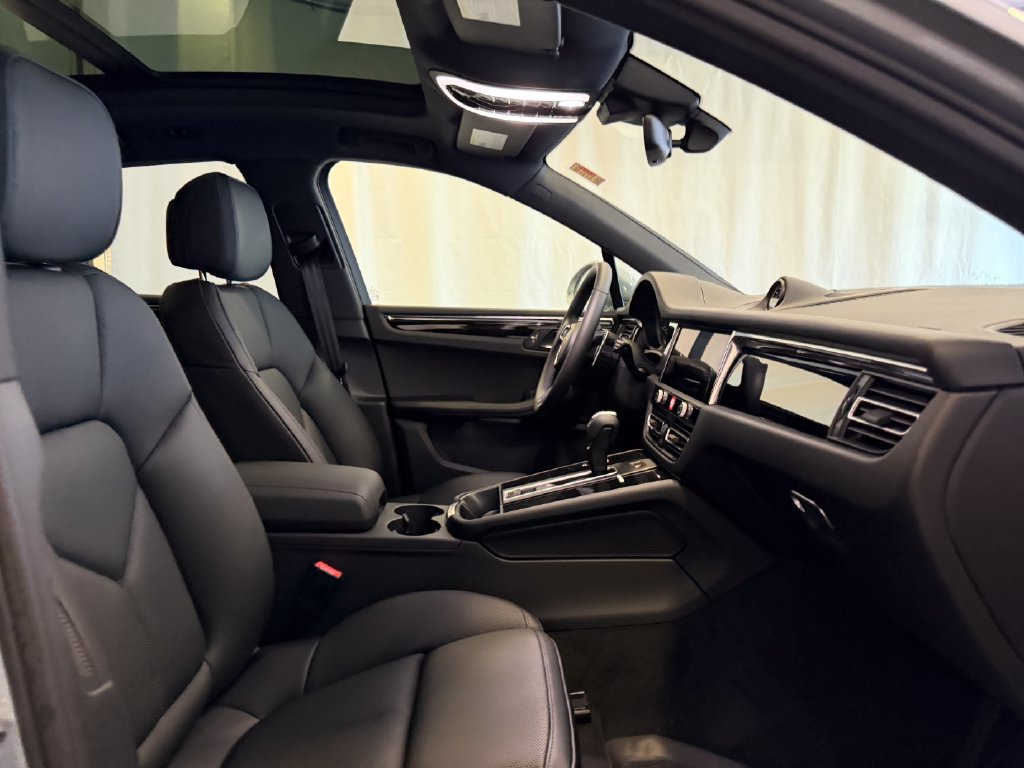 New 2026 Porsche Macan AWD/4WD image 16