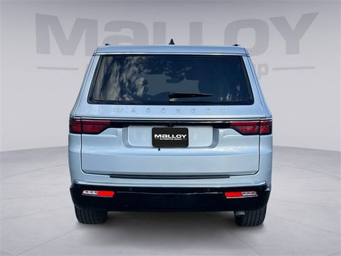 Used 2024 Jeep Wagoneer Base image 4