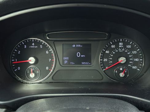 Used 2020 Kia Sorento LX FWD image 25