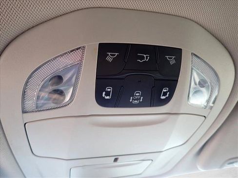Used 2022 Chrysler Voyager LX FWD image 23