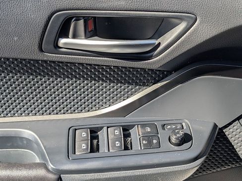 Used 2018 Toyota C-HR XLE image 29