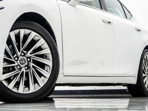 Used 2022 Lexus ES 350 Ultra Luxury w/ Accessory Package 2 FWD image 3