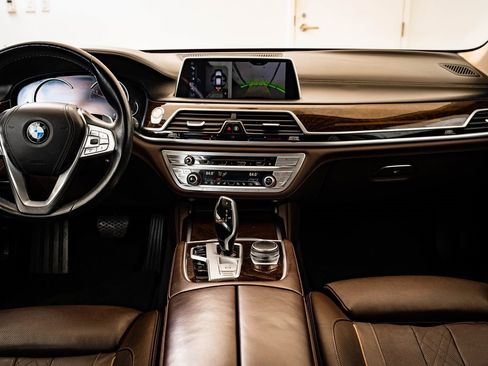 Used 2016 BMW 750i xDrive image 32