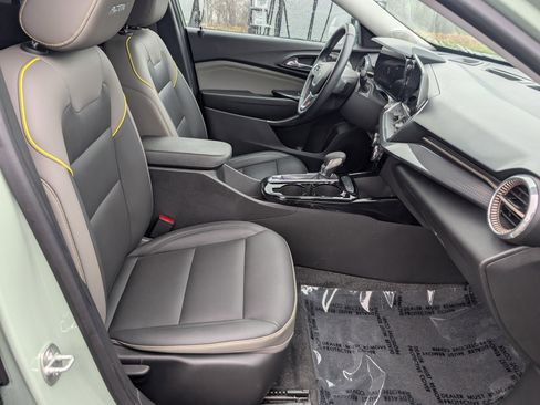 Used 2024 Chevrolet Trax ACTIV w/ Driver Confidence Package image 11