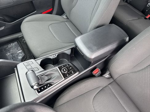 Used 2025 Kia Sportage LX FWD image 22