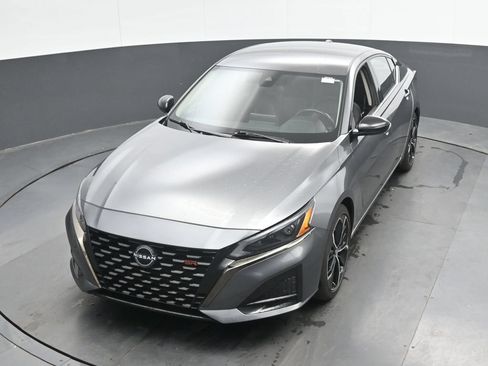 Used 2024 Nissan Altima 2.5 SR FWD image 36