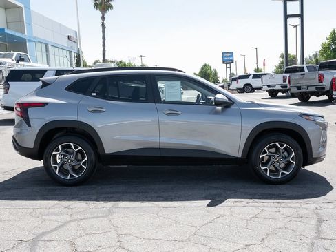 Used 2026 Chevrolet Trax LT w/ Driver Confidence Package FWD image 4