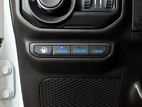 Used 2022 Jeep Wrangler Unlimited Sahara w/ Cold Weather Group image 20