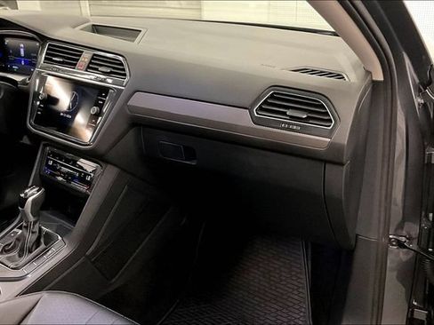 Used 2023 Volkswagen Tiguan SE FWD image 18