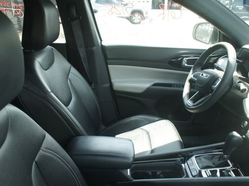 Used 2025 Jeep Compass Limited AWD/4WD image 5