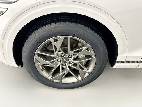 Used 2025 Genesis GV70 2.5T AWD/4WD image 11