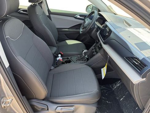 New 2024 Volkswagen Taos SE image 15