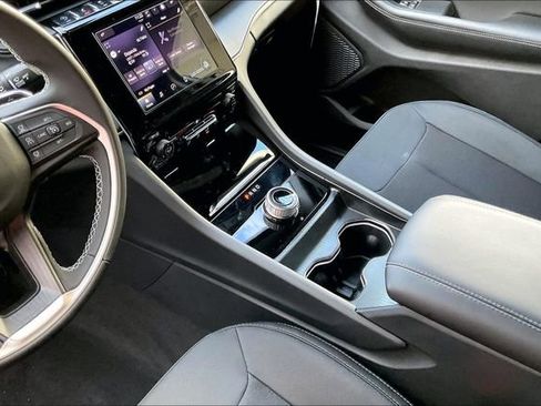 New 2025 Jeep Grand Cherokee Laredo image 7