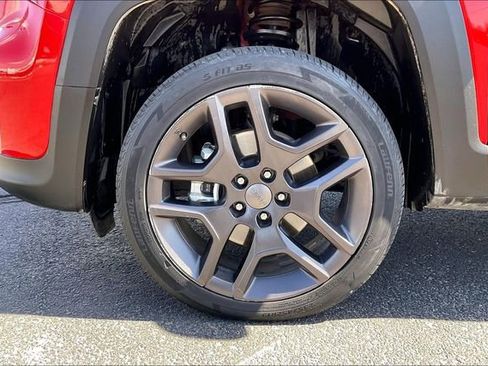 Used 2022 Jeep Renegade Latitude w/ Convenience Group AWD/4WD image 8