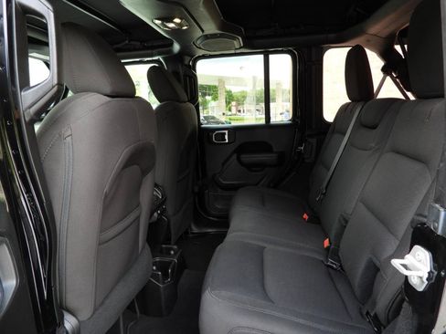 Used 2019 Jeep Wrangler Unlimited Sport S AWD/4WD image 40