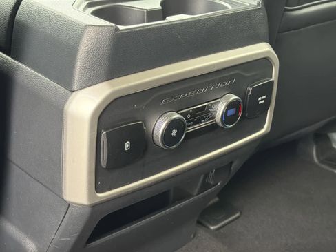 Used 2024 Ford Expedition XLT image 30