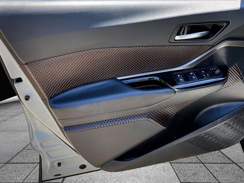 Used 2019 Toyota C-HR Limited FWD image 18