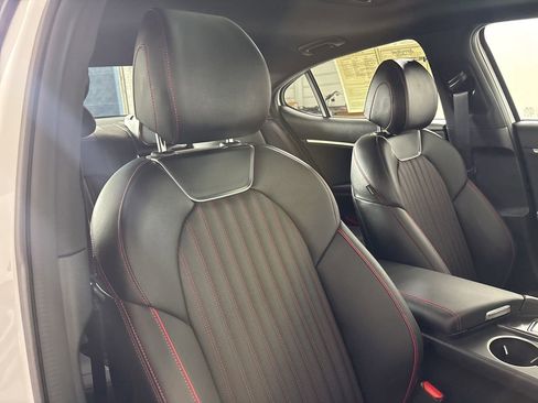 Used 2025 Genesis G70 3.3T Advanced image 31