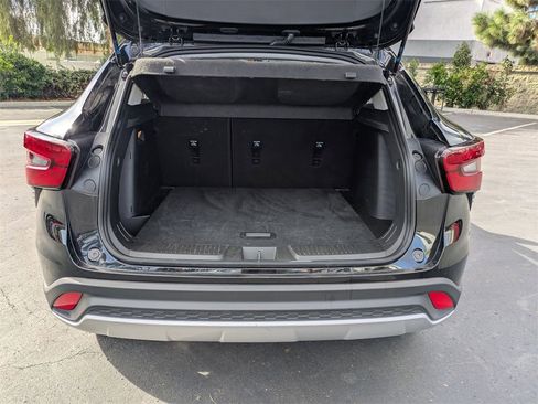 Used 2025 Chevrolet Trax LT w/ LT Convenience Package image 30