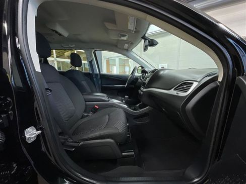 Used 2019 Dodge Journey SE image 24