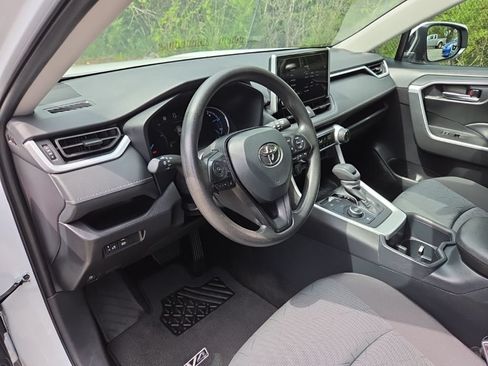 Used 2025 Toyota RAV4 XLE AWD/4WD image 17