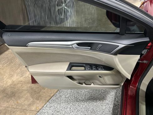 Certified 2019 Ford Fusion SE FWD image 15