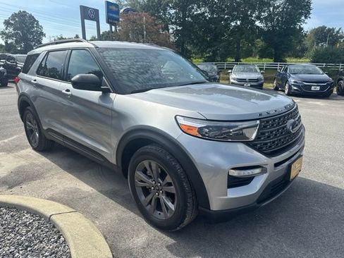 Used 2023 Ford Explorer XLT w/ Equipment Group 202A AWD/4WD image 4