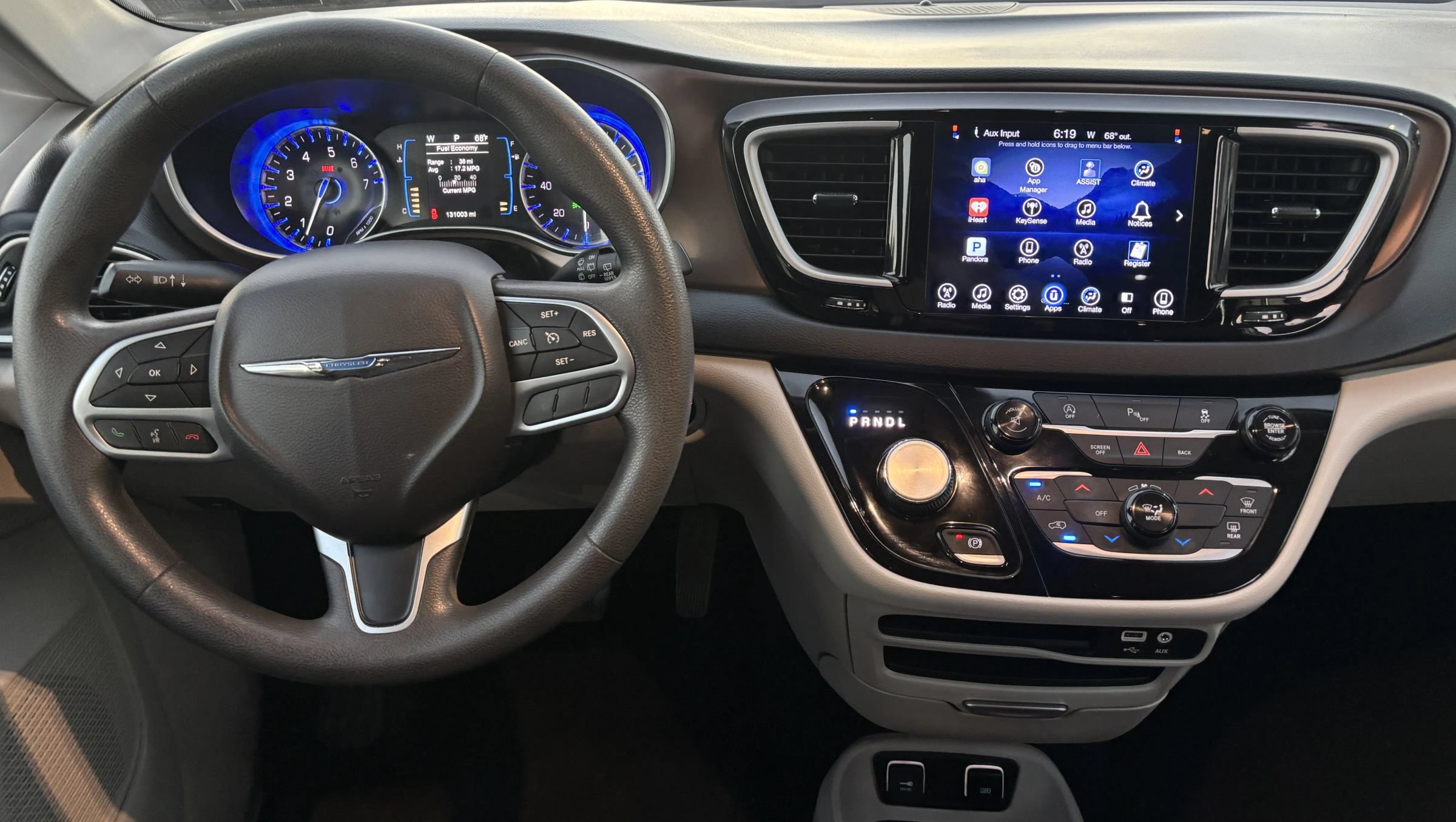 Used 2017 Chrysler Pacifica Touring FWD image 13