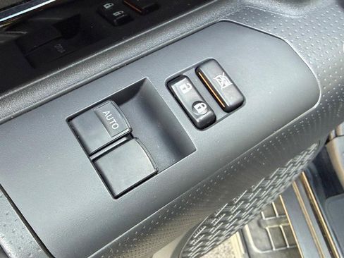 Used 2014 Toyota FJ Cruiser 4WD image 13