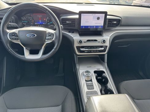 Used 2024 Ford Explorer XLT image 15