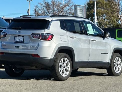 Used 2025 Jeep Compass Latitude w/ Convenience Group image 4