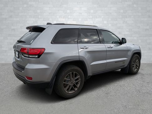Used 2016 Jeep Grand Cherokee Laredo 75th Anniversary image 5