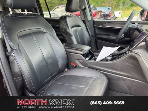 Used 2023 Jeep Grand Cherokee L Limited w/ Luxury Tech Group II image 12