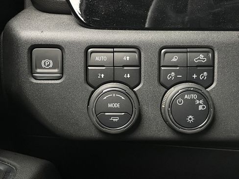 Used 2025 Chevrolet Silverado 1500 LT image 13