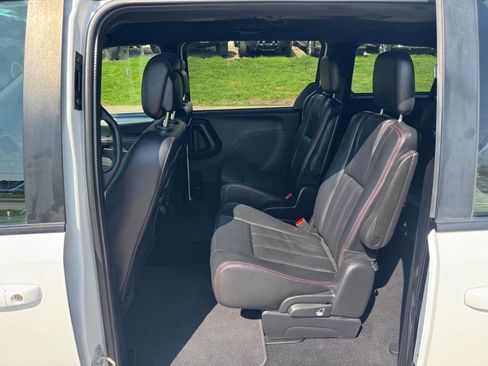 Used 2019 Dodge Grand Caravan GT FWD image 12