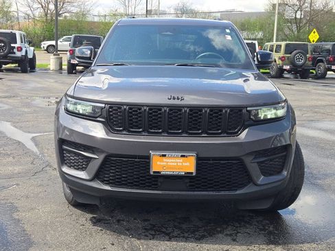 Used 2024 Jeep Grand Cherokee Altitude AWD/4WD image 4