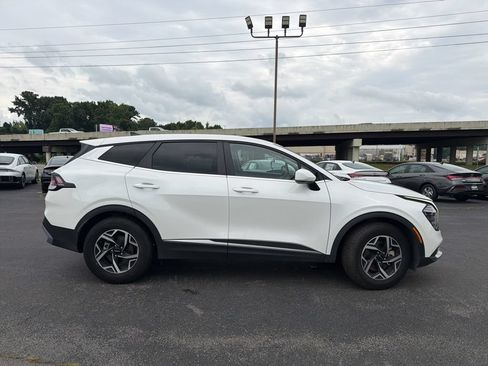 Used 2024 Kia Sportage LX FWD image 3