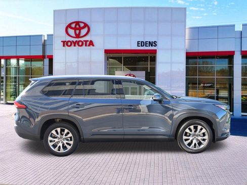 Certified 2024 Toyota Grand Highlander AWD image 2