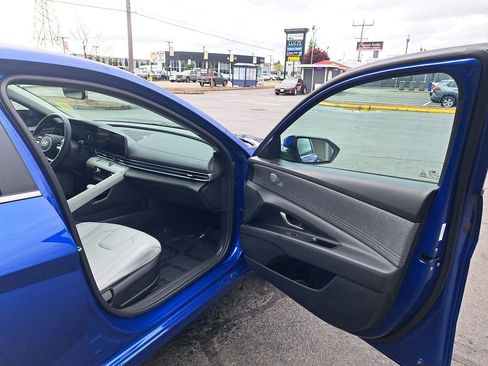 Used 2026 Hyundai Elantra Limited FWD image 15