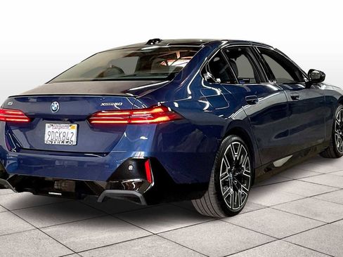 Used 2025 BMW i5 xDrive40 w/ Executive Package image 16