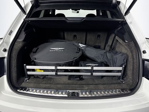 Used 2018 Bentley Bentayga Activity image 24