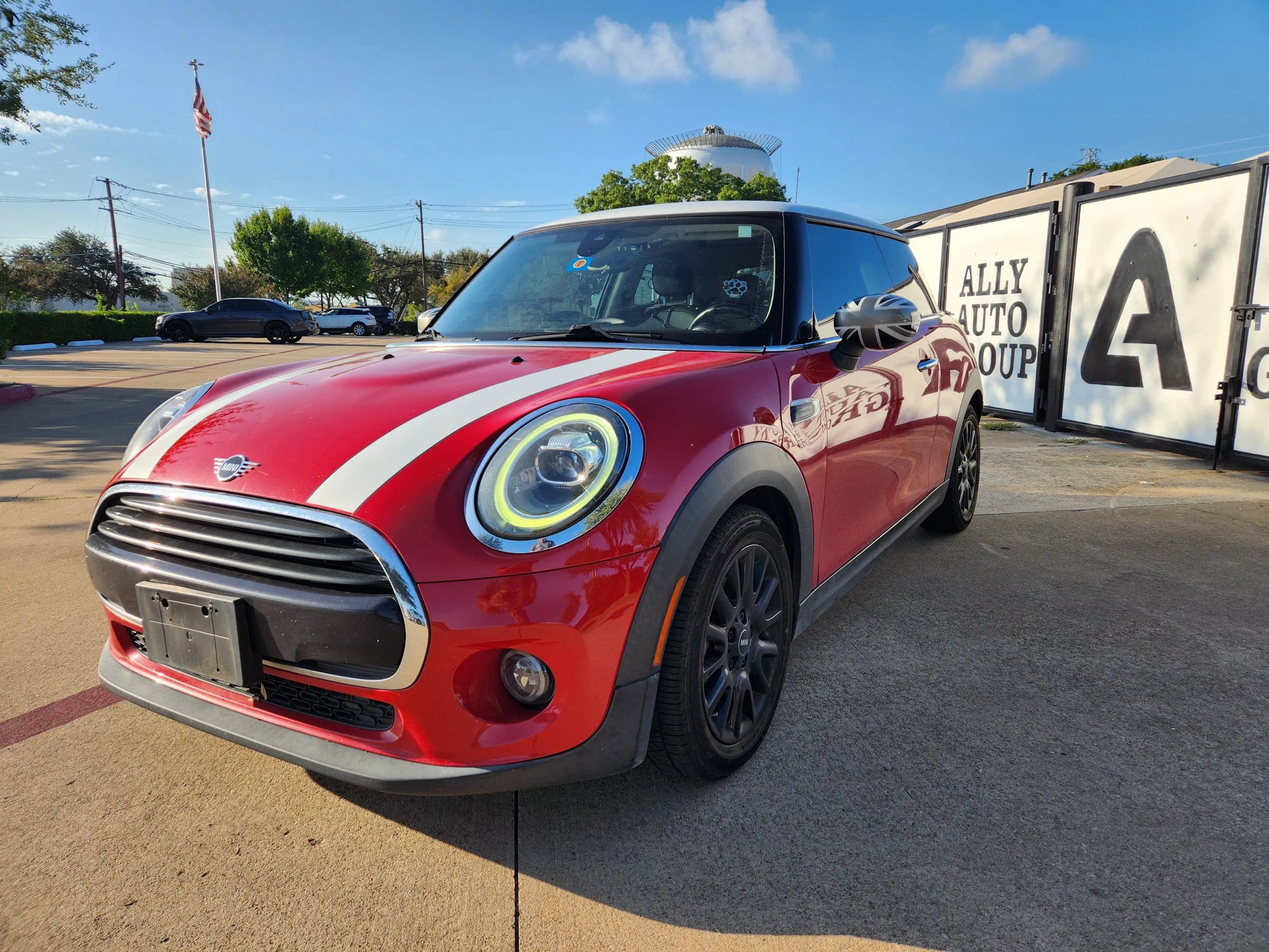 Used 2021 MINI Cooper 2-Door Hardtop FWD image 1