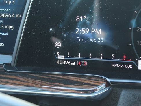 Used 2023 Cadillac Escalade Premium Luxury image 29