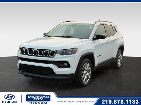 Used 2023 Jeep Compass Latitude AWD/4WD image 1