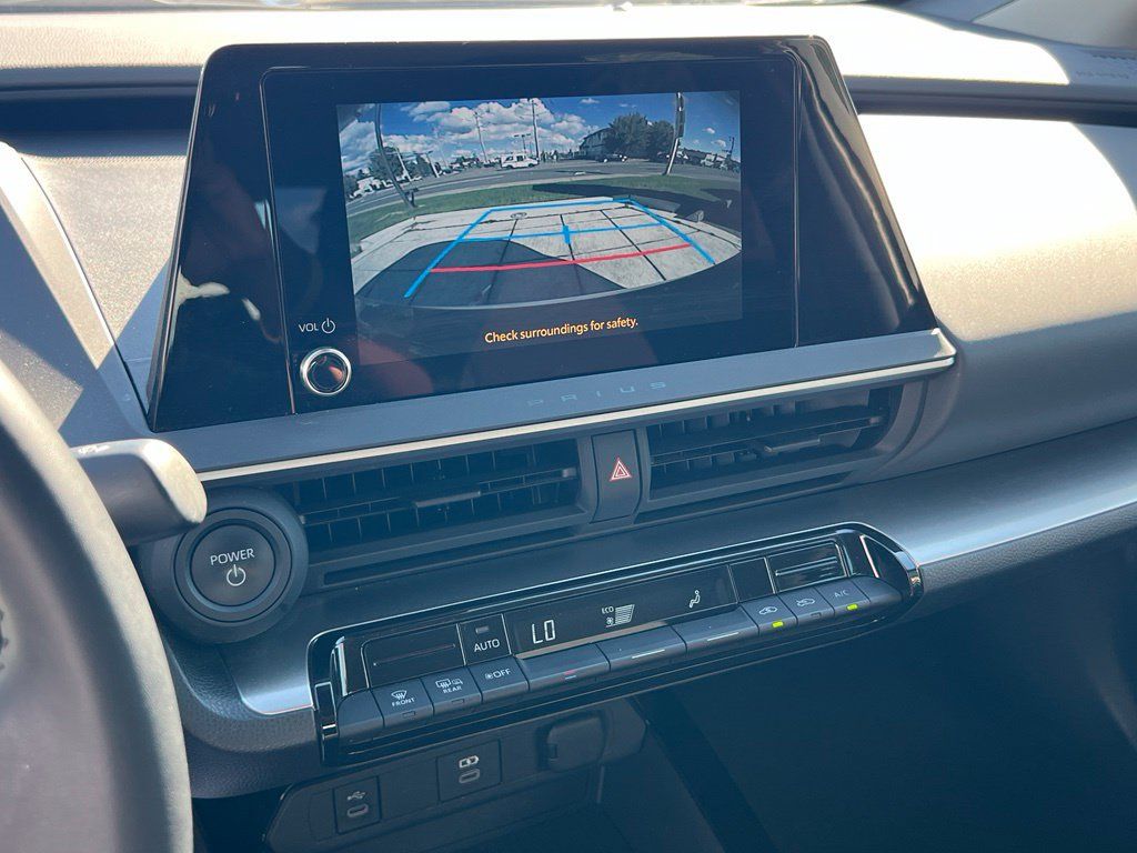 Used 2025 Toyota Prius LE FWD image 22