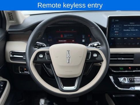 Used 2025 Lincoln Corsair Reserve AWD/4WD image 28