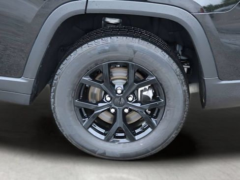 Used 2024 Jeep Grand Cherokee L Altitude AWD/4WD image 9