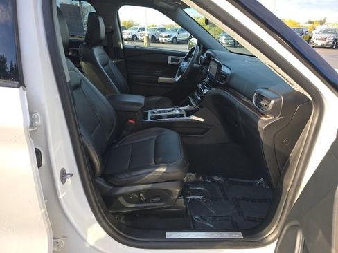 Certified 2022 Ford Explorer Limited w/ Equipment Group 301A image 5
