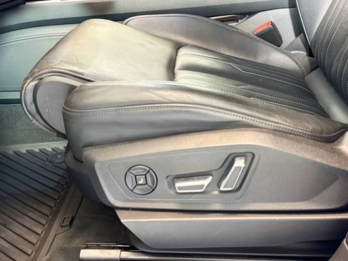 Used 2019 Audi e-tron Prestige w/ Prestige Package image 18